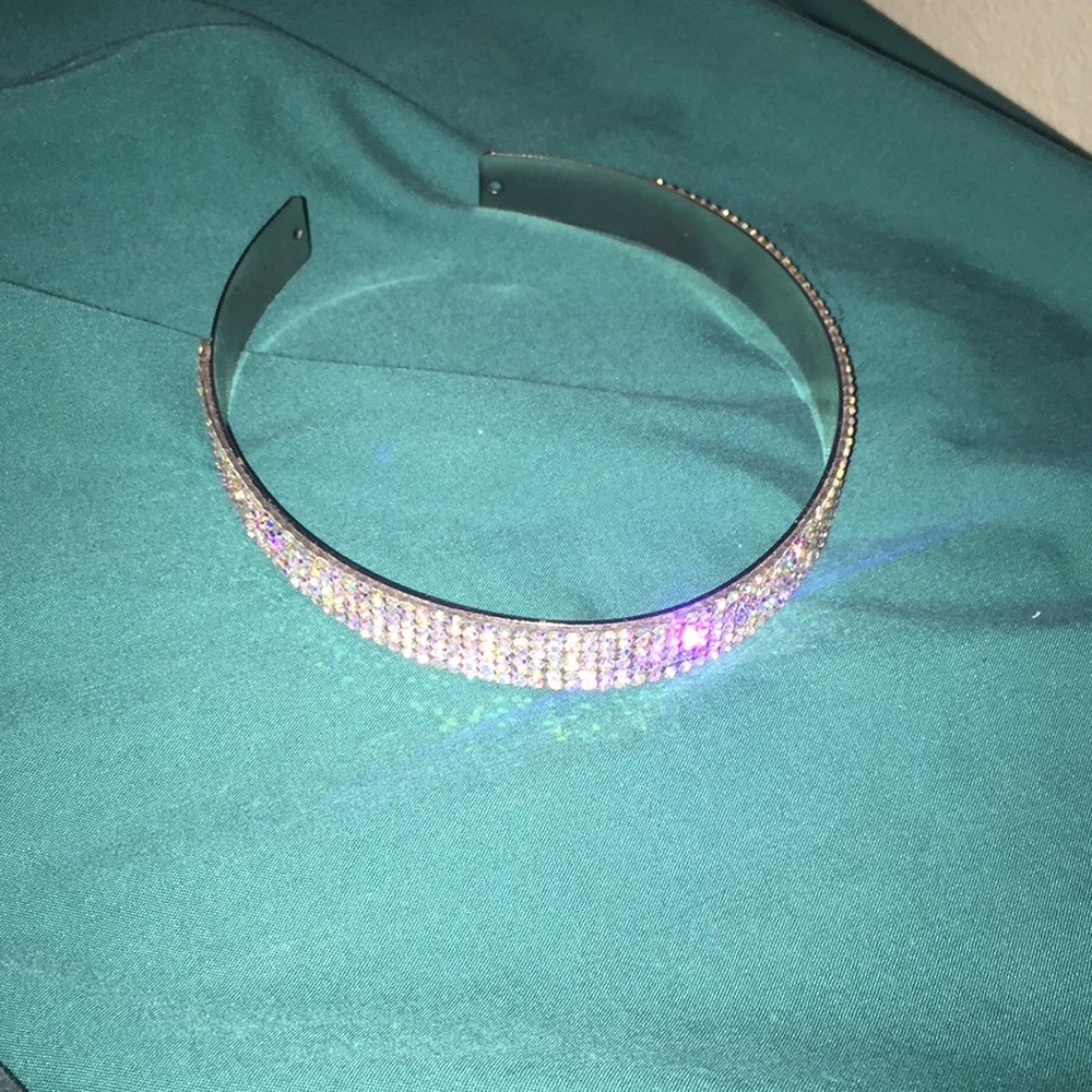A choker necklace 😍
